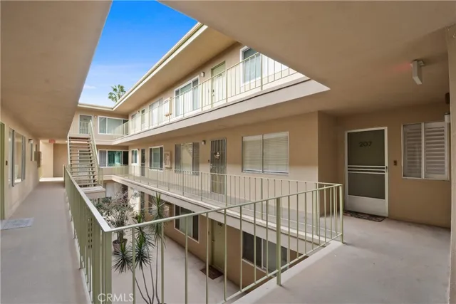 $430,000 | 345 Wisconsin Avenue, Unit 207, Long Beach, CA 90814