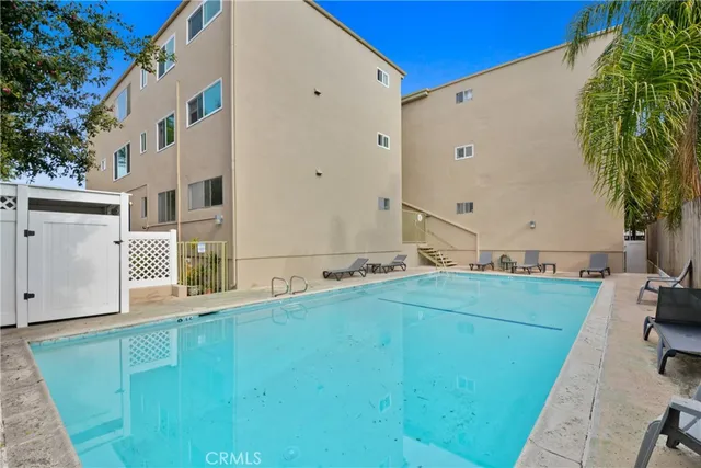 $430,000 | 345 Wisconsin Avenue, Unit 207, Long Beach, CA 90814