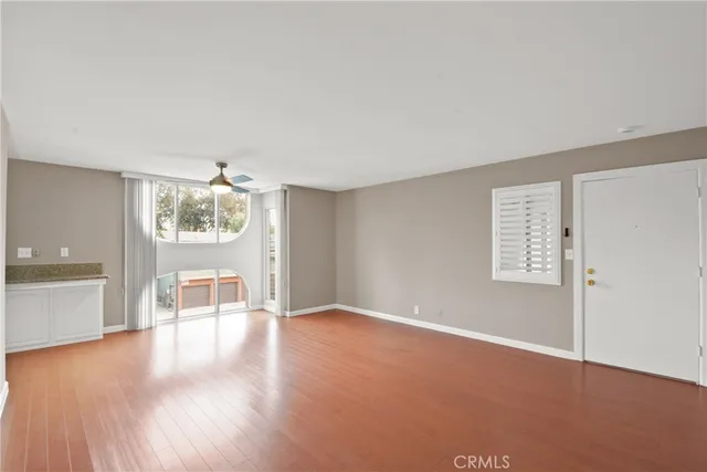 $430,000 | 345 Wisconsin Avenue, Unit 207, Long Beach, CA 90814