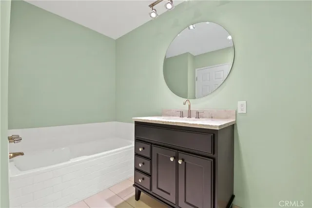 $430,000 | 345 Wisconsin Avenue, Unit 207, Long Beach, CA 90814