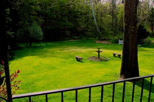 314 Fox Chapel Road Pittsburgh, PA 15238 - Photo 5 of 8 Yard/Garden.