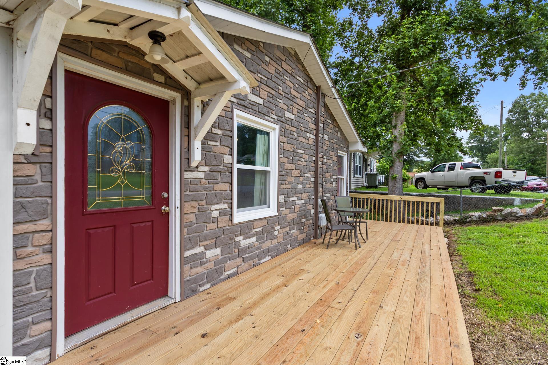 203 Shands Street Clinton, SC 29325 - Photo 4 of 28
