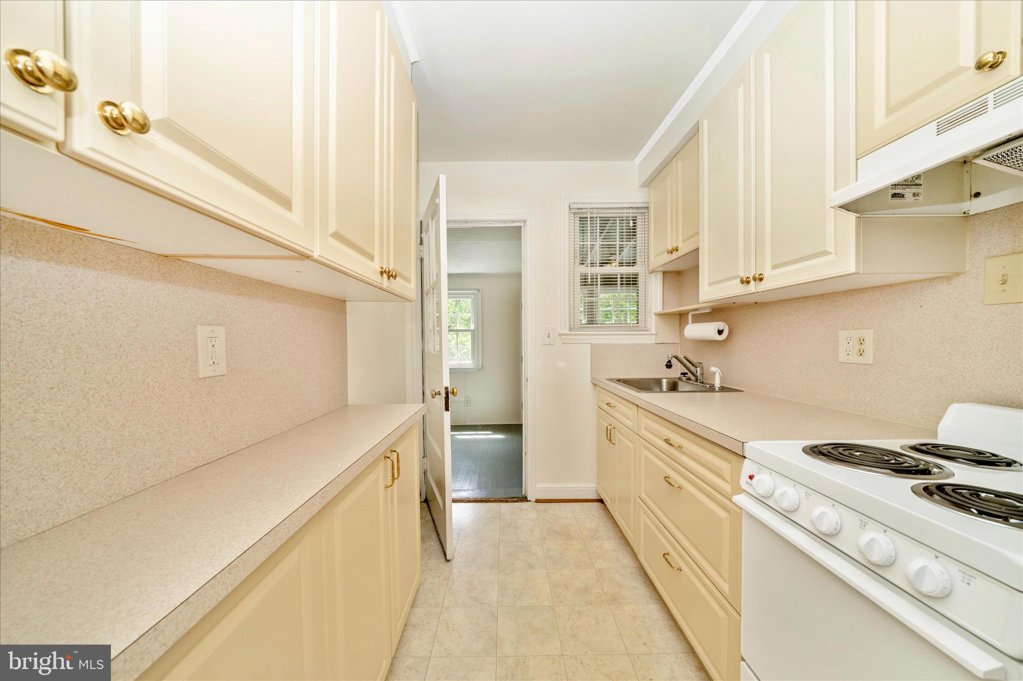 25930 Ridge Road Damascus, MD 20872 - Photo 20 of 62 Unit 3 Kitchen