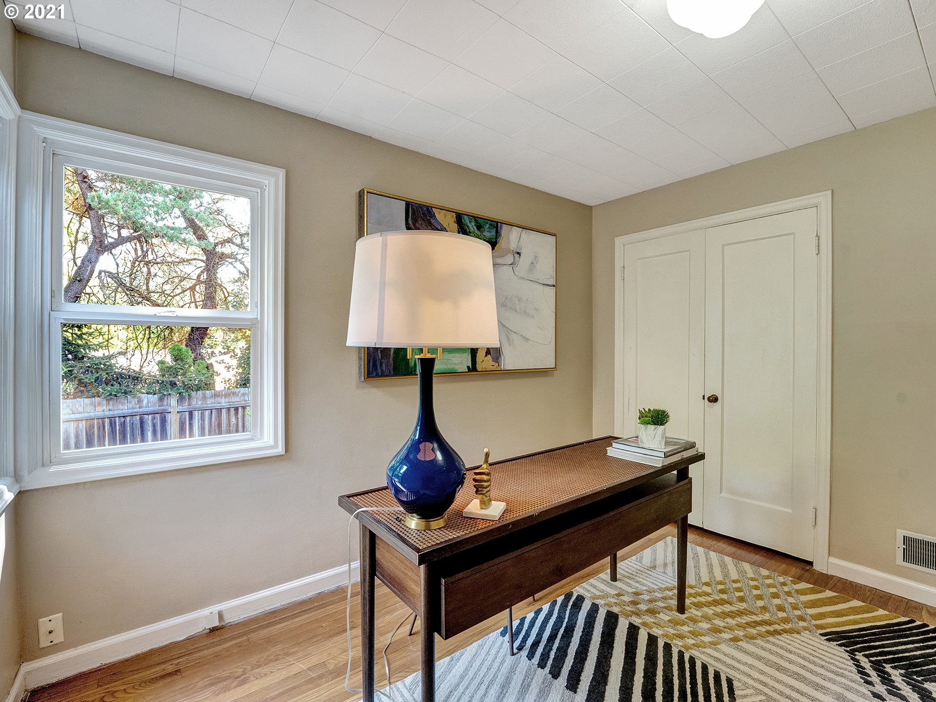 4577 Southwest Maplewood Road Portland, OR 97219 - Photo 12 of 29 Gallery Image 12