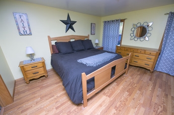 898 South 11 Mile Road Midland, MI 48640 - Photo 6 of 20 1839819-5.JPG