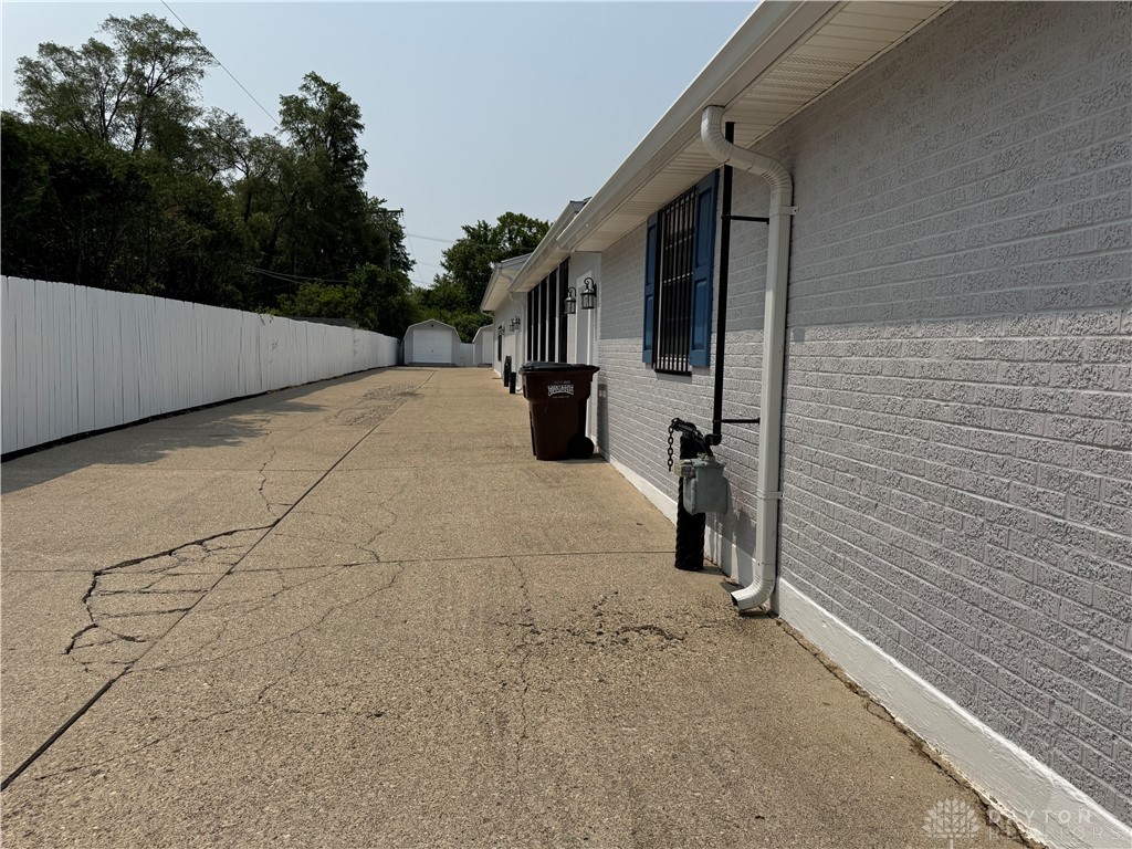 523 Newport Road Xenia, OH 45385 - Photo 2 of 43