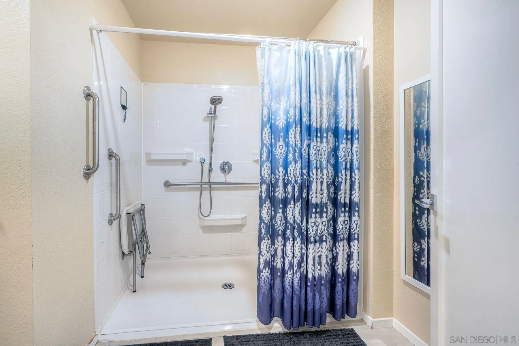 29414 Circle R Greens Drive Escondido, CA 92026 - Photo 11 of 34 a bathroom with a shower and a tub