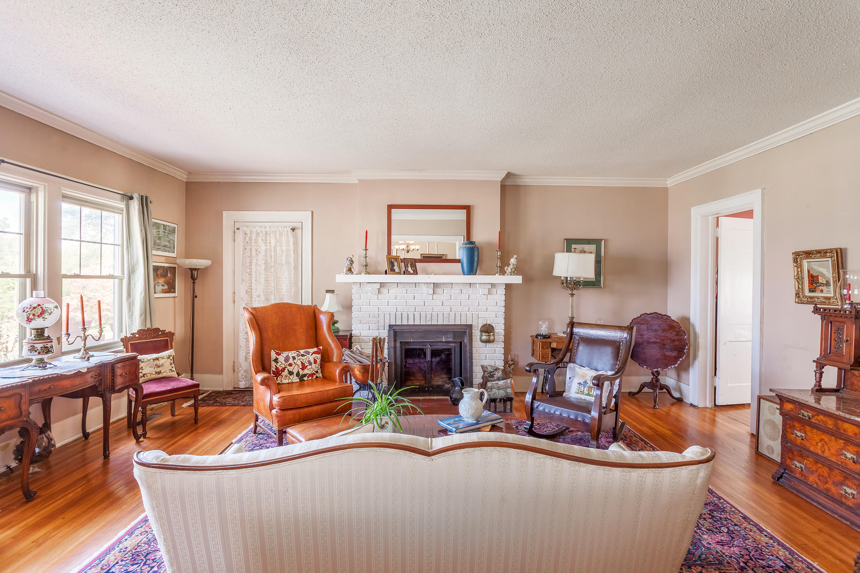 638 South Crest Road Chattanooga, TN 37404 - Photo 13 of 26 Living Room