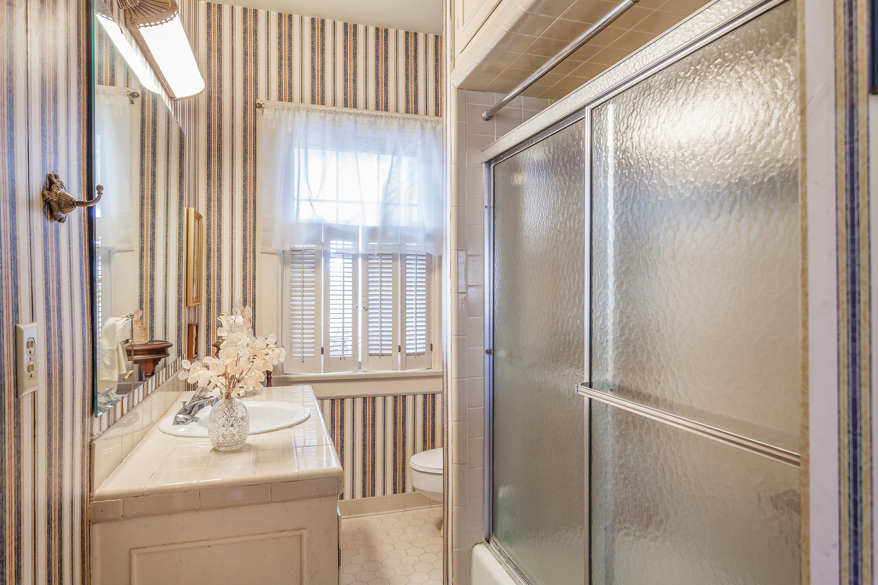 638 South Crest Road Chattanooga, TN 37404 - Photo 17 of 26 Bathroom