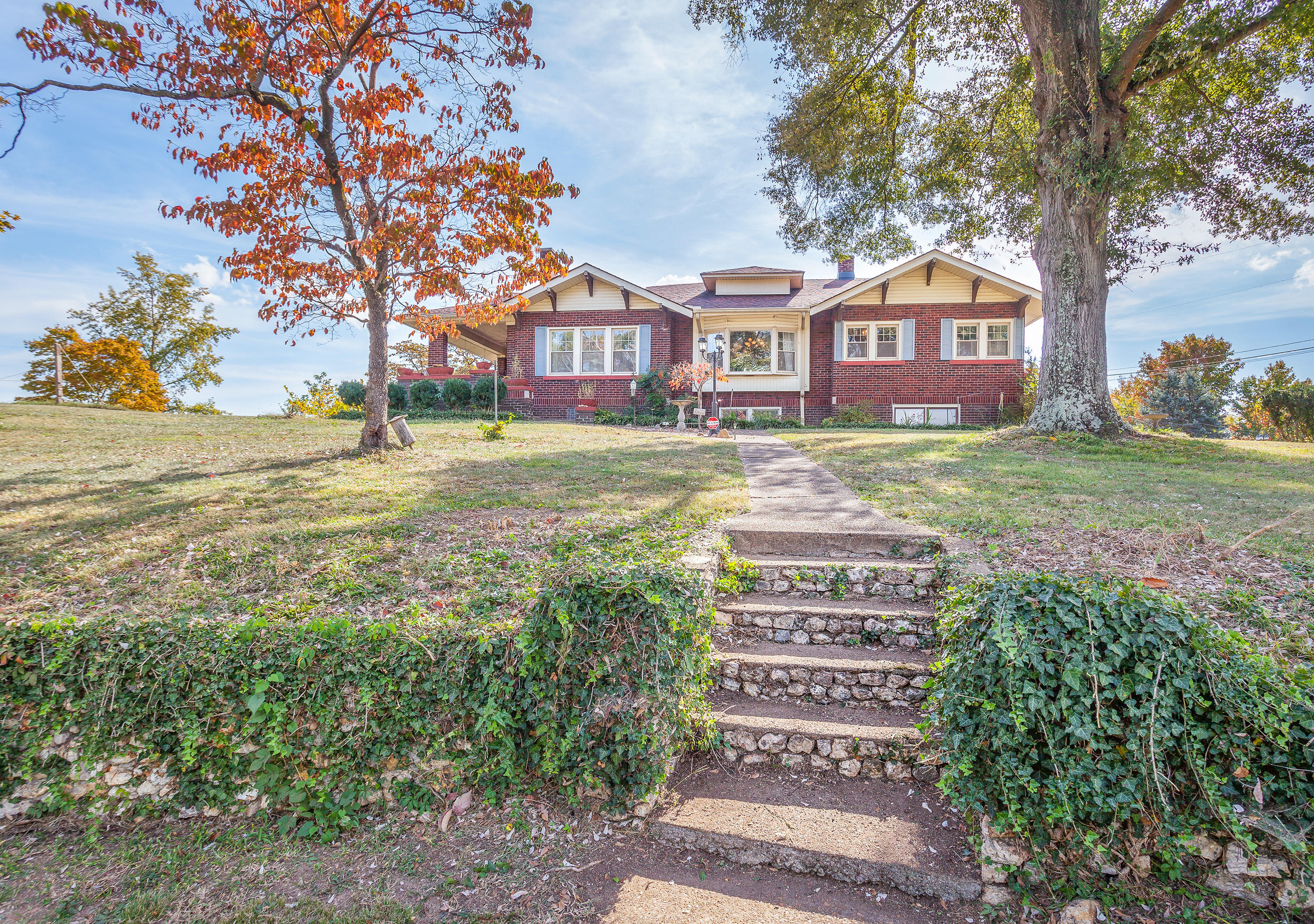 638 South Crest Road Chattanooga, TN 37404 - Photo 2 of 26 Front Steps