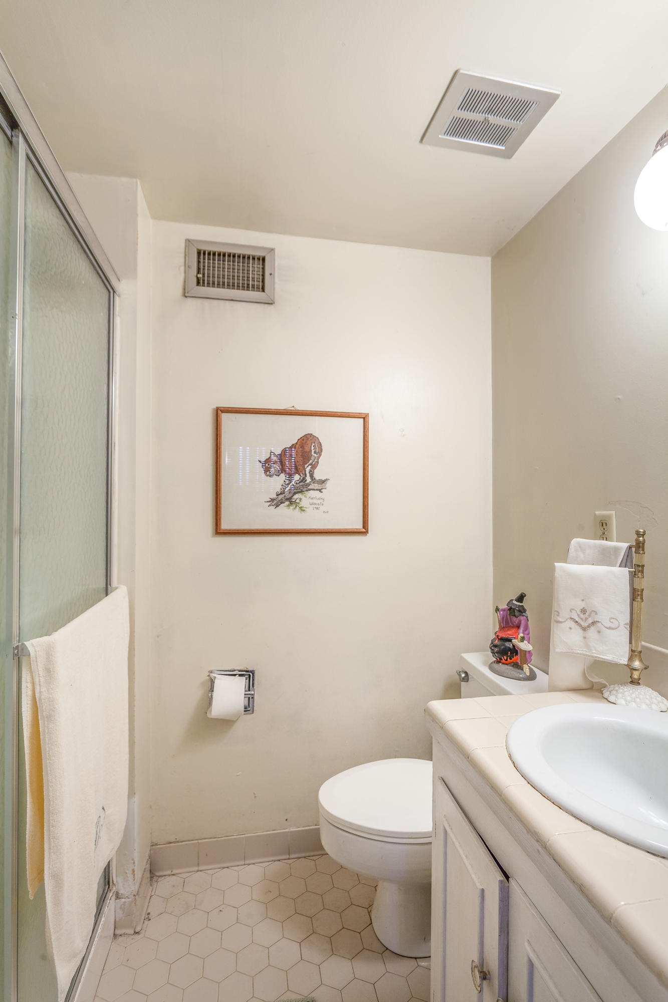 638 South Crest Road Chattanooga, TN 37404 - Photo 21 of 26 Downstairs Bathroom