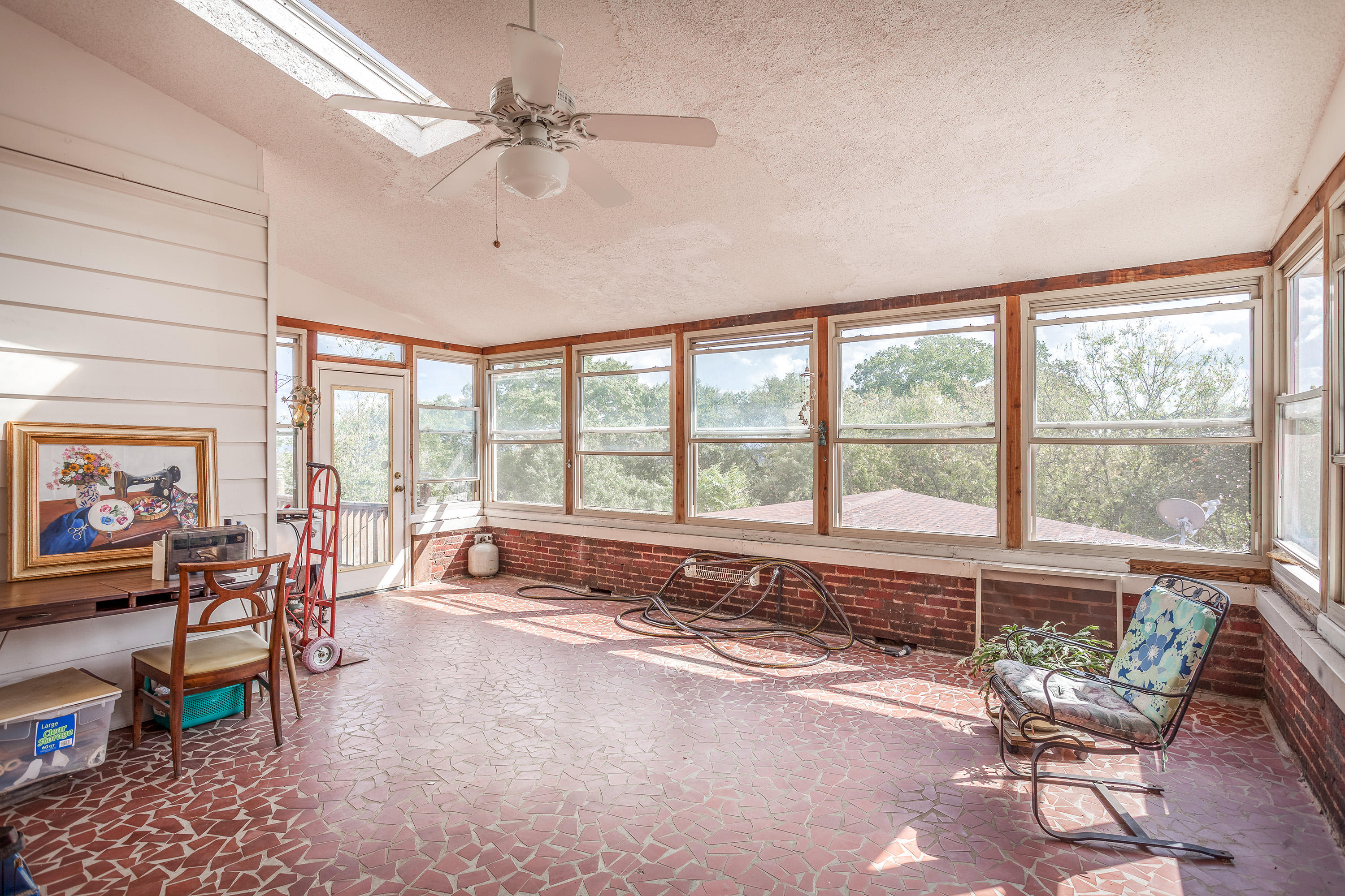638 South Crest Road Chattanooga, TN 37404 - Photo 22 of 26 Sunroom