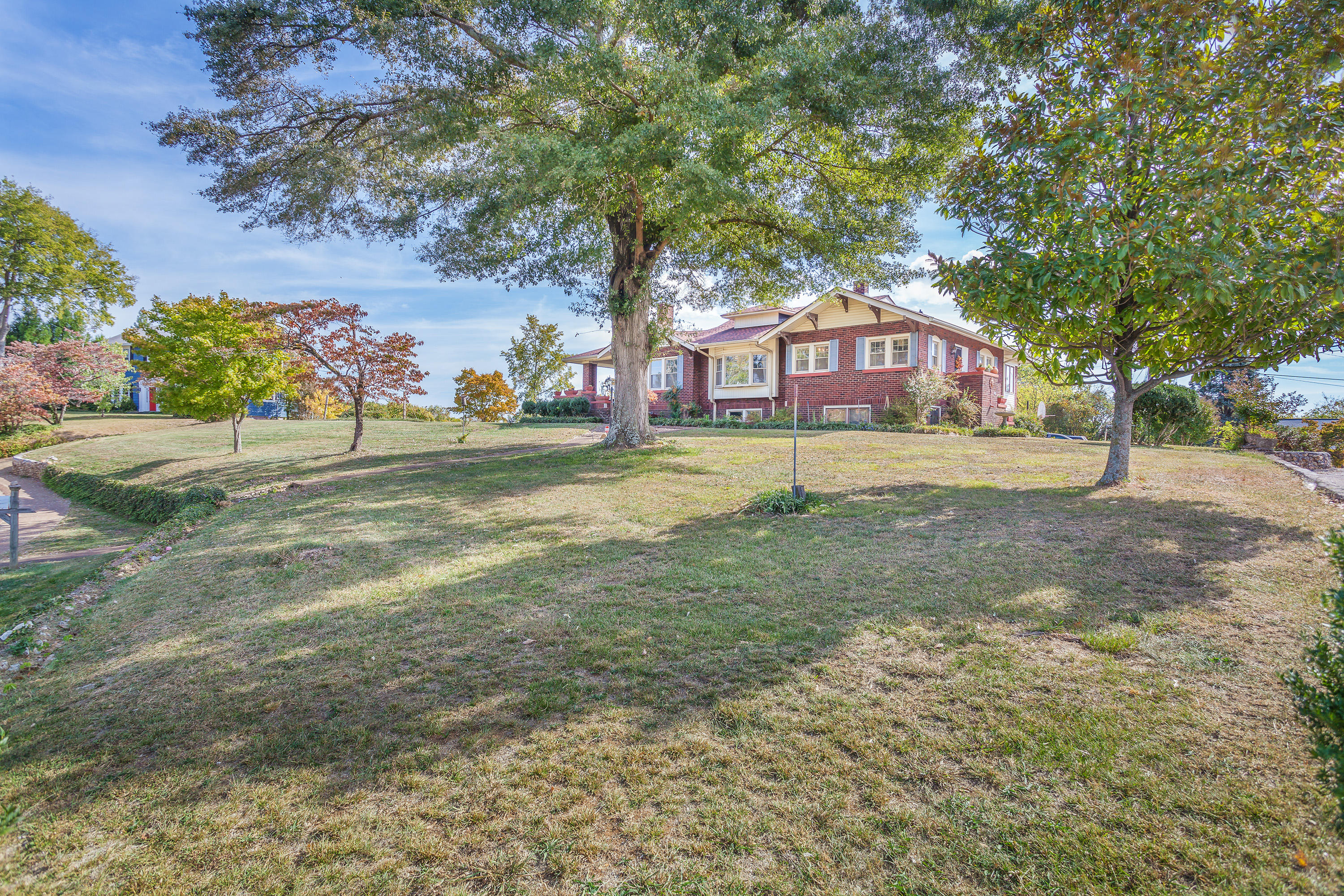 638 South Crest Road Chattanooga, TN 37404 - Photo 26 of 26 Front Yard