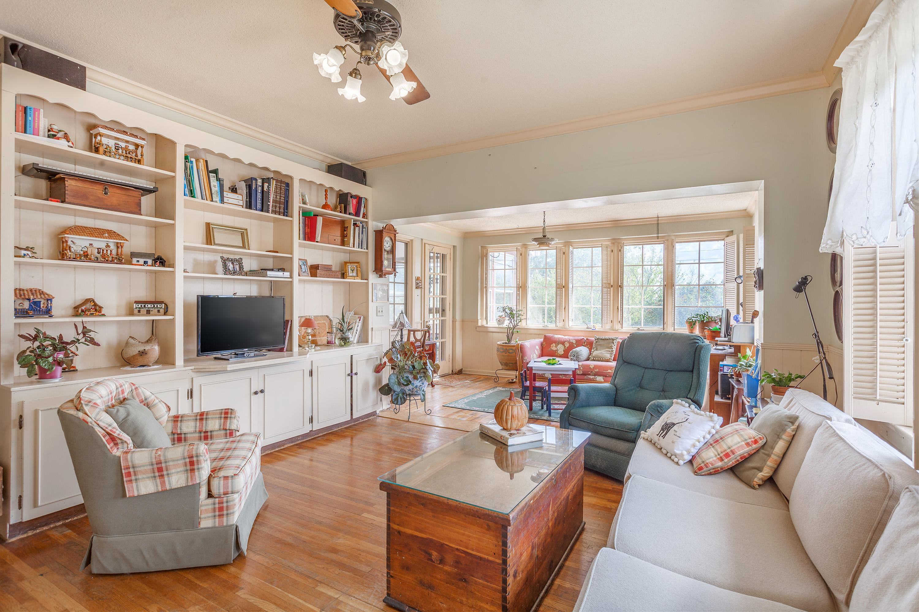 638 South Crest Road Chattanooga, TN 37404 - Photo 7 of 26 Family Room