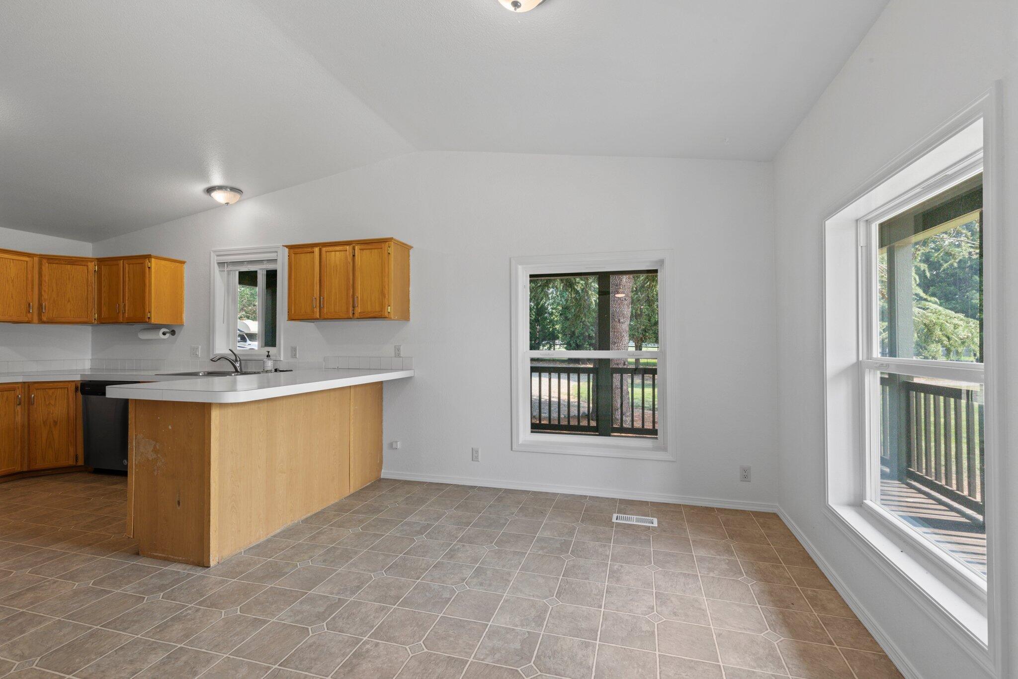 2402 Upper River Road Grants Pass, OR 97526 - Photo 12 of 33 25-web-or-mls-WCIL0064