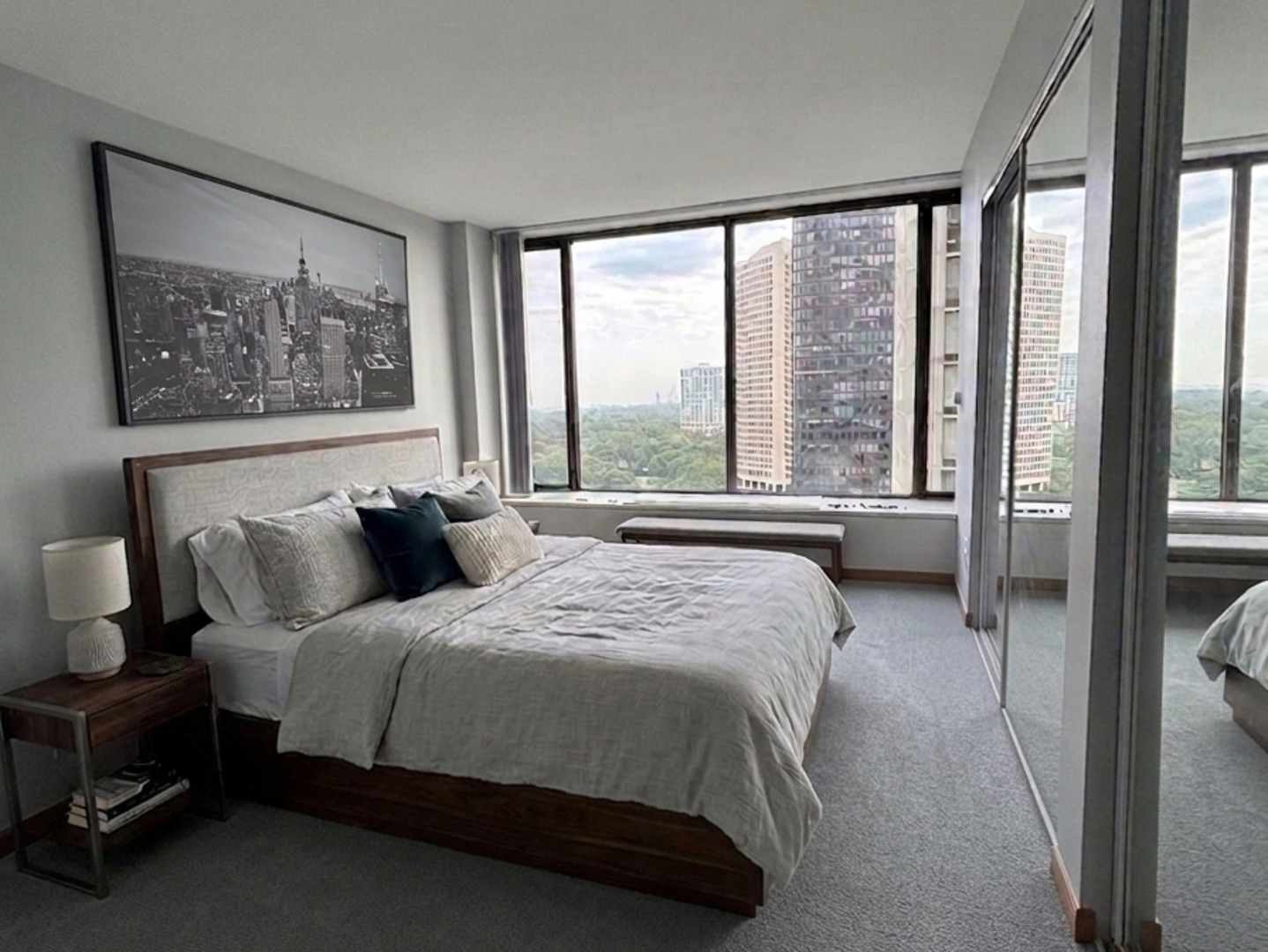5455 North Sheridan Road, Unit 1708 Chicago, IL 60640 - Photo 4 of 6
