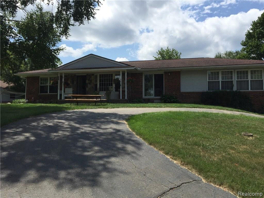 4412 Cedar Lake Road Howell, MI 48843 - Photo 2 of 35 Circle drive for easy entrance and exit~