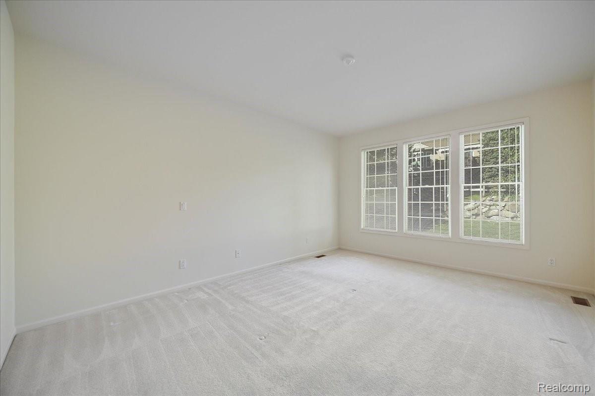 1678 Maple Creek Court Rochester, MI 48306 - Photo 14 of 31 15-Main Bedroom.jpg