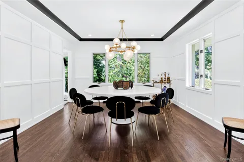 $1,899,000 | 16 Cherrywood Lane, Port Washington, NY 11050