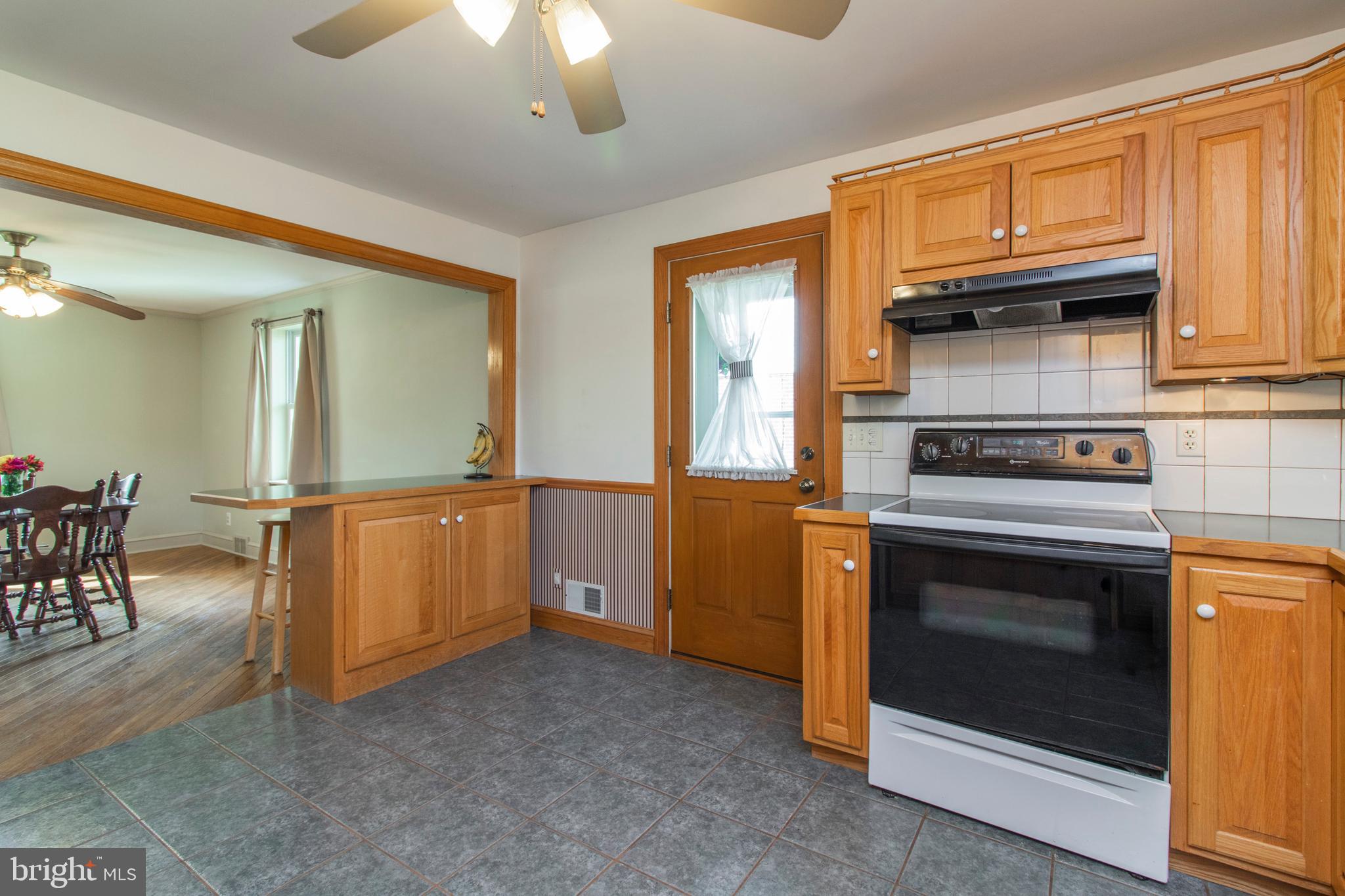 419 Ridge Avenue Souderton, PA 18964 - Photo 13 of 38 Kitchen with side entrance