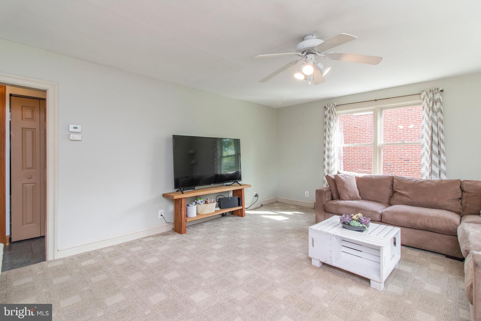 419 Ridge Avenue Souderton, PA 18964 - Photo 6 of 38 Living room
