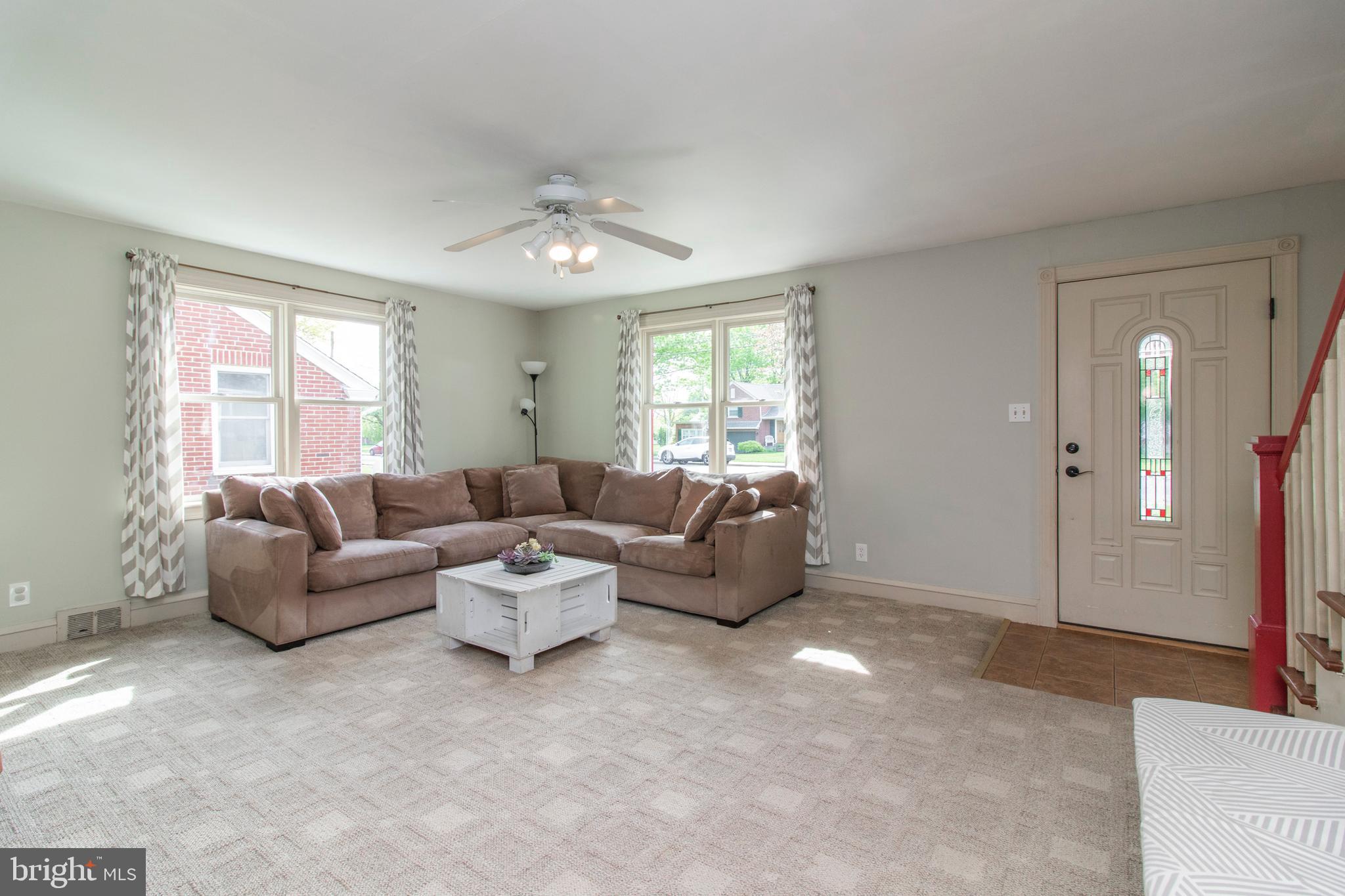 419 Ridge Avenue Souderton, PA 18964 - Photo 7 of 38 Living room