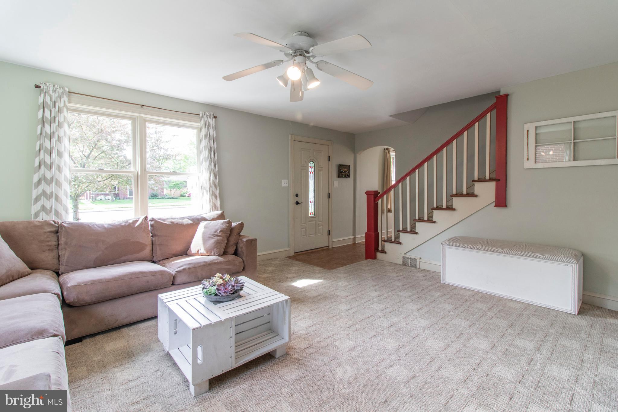 419 Ridge Avenue Souderton, PA 18964 - Photo 8 of 38 Living room