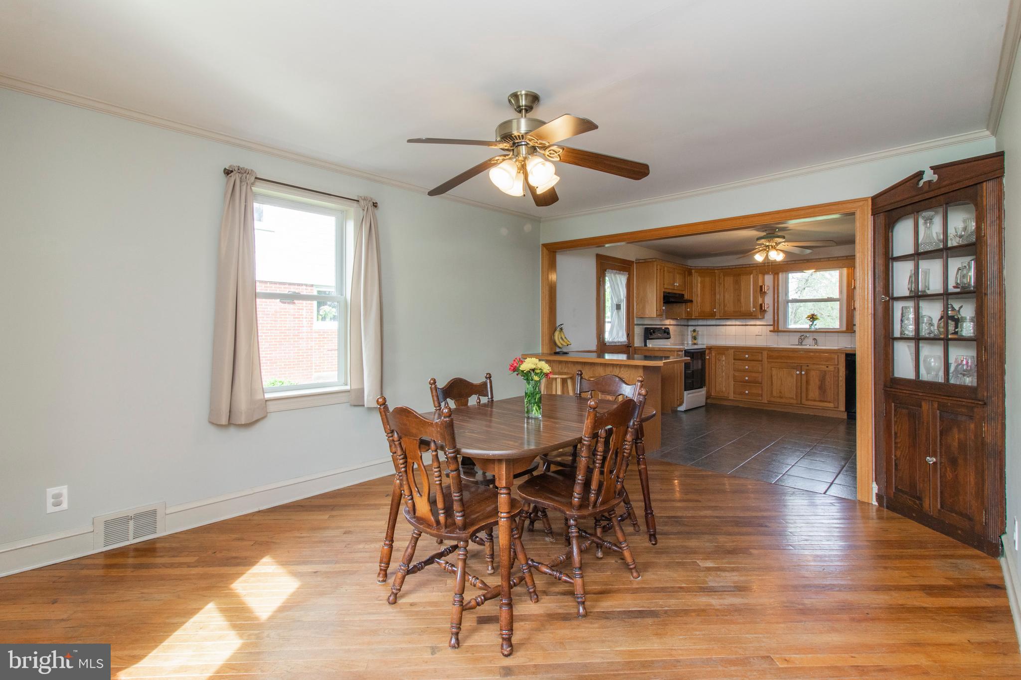 419 Ridge Avenue Souderton, PA 18964 - Photo 9 of 38 Dining room