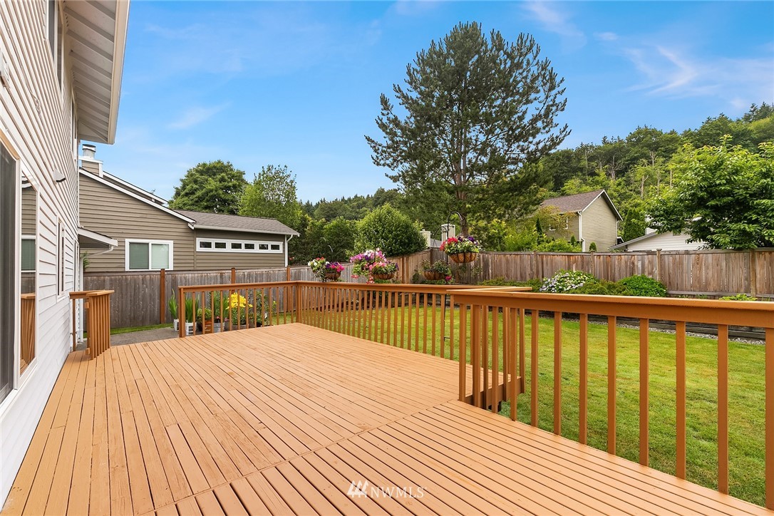 23423 9th Place West Bothell, WA 98021 - Photo 15 of 26 a view of balcony with wooden floor and fence