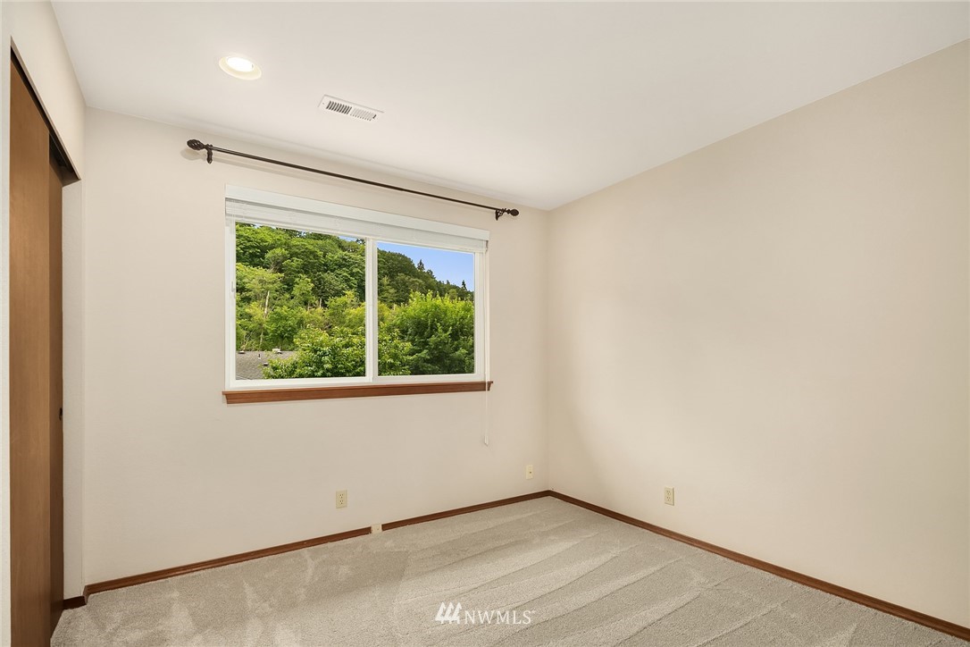23423 9th Place West Bothell, WA 98021 - Photo 20 of 26 an empty room with a window