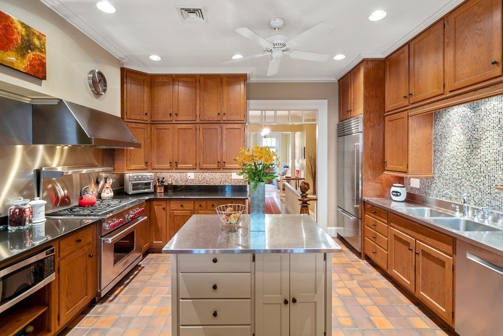 332 Shawmut Avenue Boston, MA 02118 - Photo 13 of 31