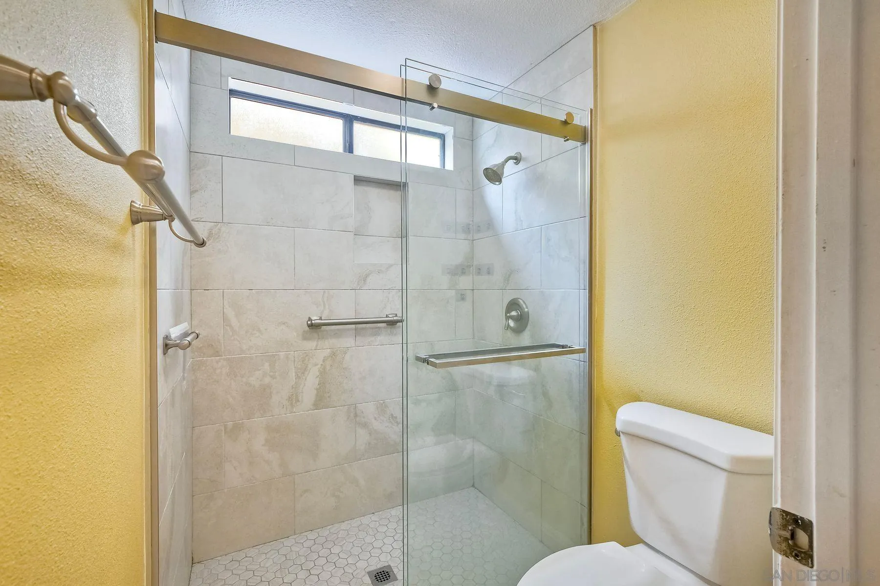 13416 The Square Poway, CA 92064 - Photo 17 of 22 a bathroom with a shower and toilet