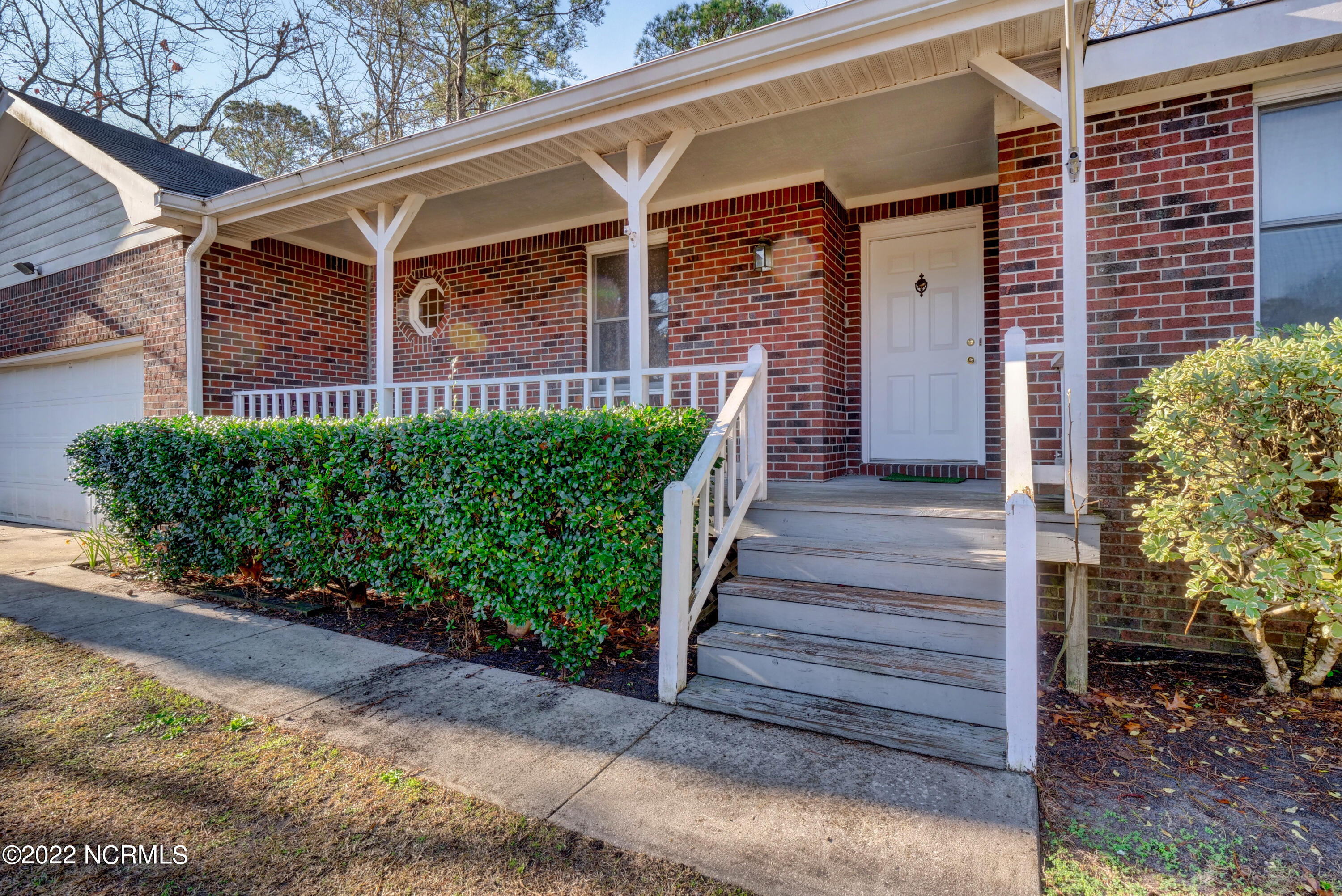 103 Bermuda Circle Hampstead, NC 28443 - Photo 3 of 26 P6311255_56_57_58_59_60_61