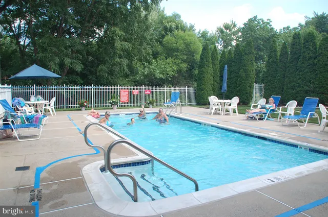 $200,000 | 447 Manor House Lane, Souderton, PA 18964