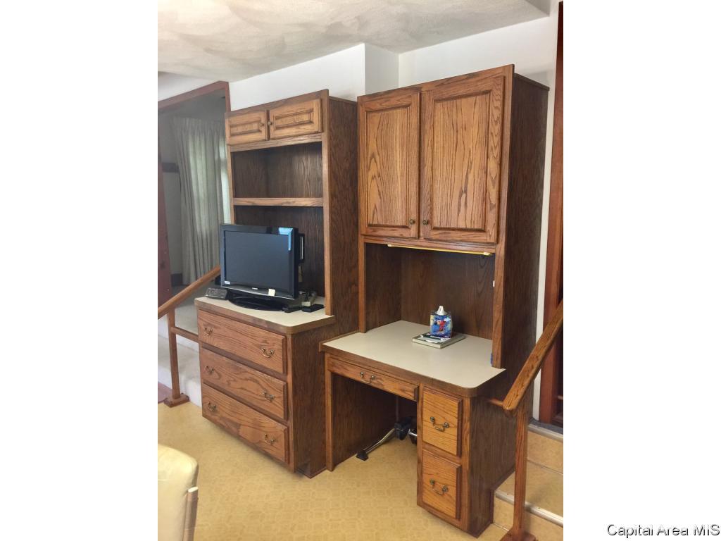 17456 Old Fairgrounds Road Petersburg, IL 62675 - Photo 3 of 14 Gallery Image 3