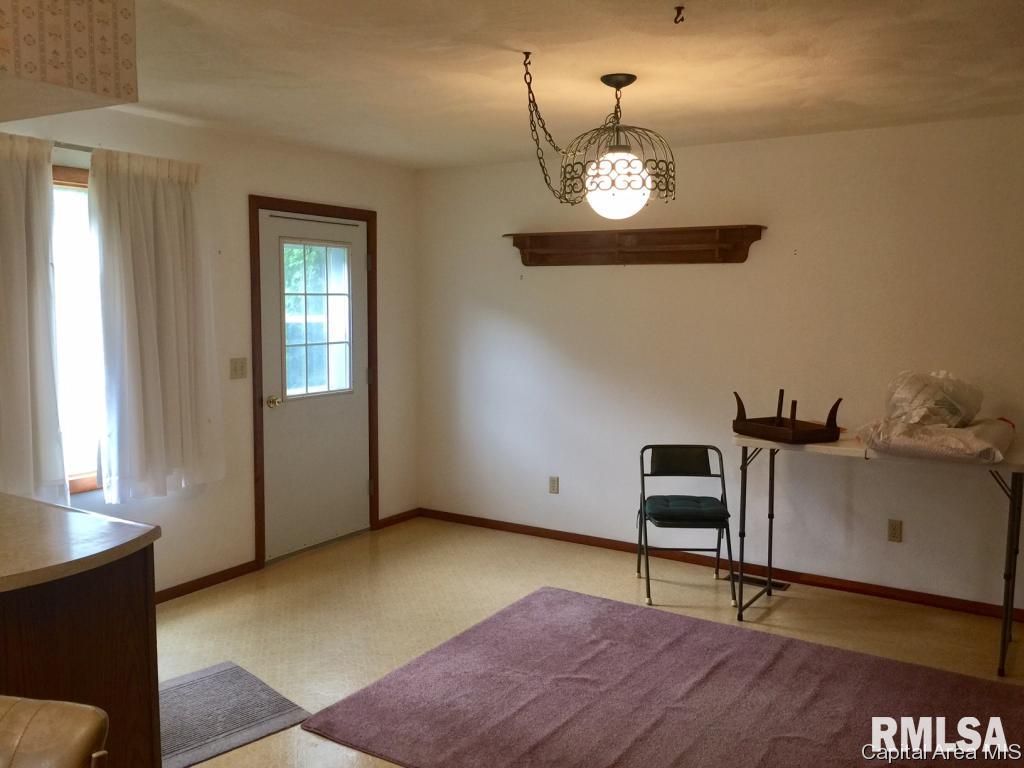 17456 Old Fairgrounds Road Petersburg, IL 62675 - Photo 5 of 14 Gallery Image 5