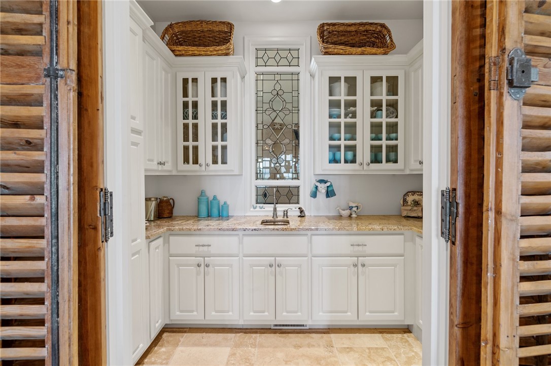 802 Top Ridge Drive Sunset, SC 29685 - Photo 13 of 38 Walk in pantry
