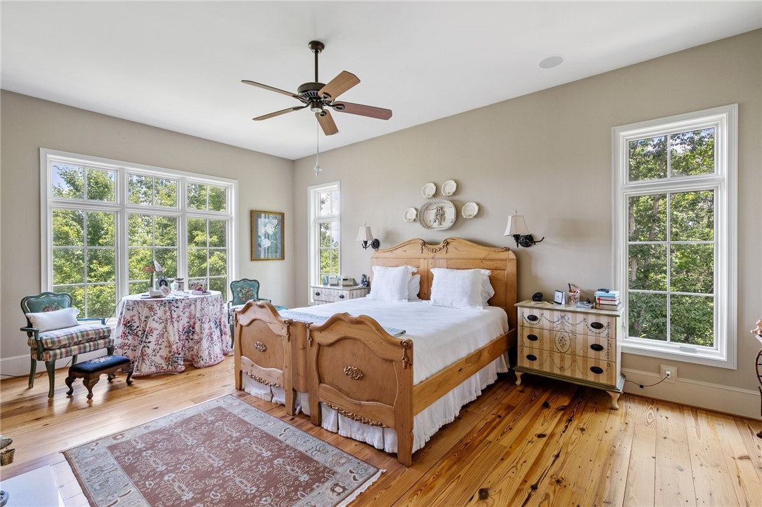 802 Top Ridge Drive Sunset, SC 29685 - Photo 16 of 38 Master Suite