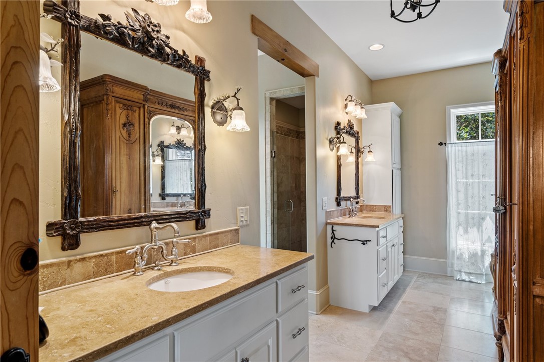 802 Top Ridge Drive Sunset, SC 29685 - Photo 18 of 38 Master Bath