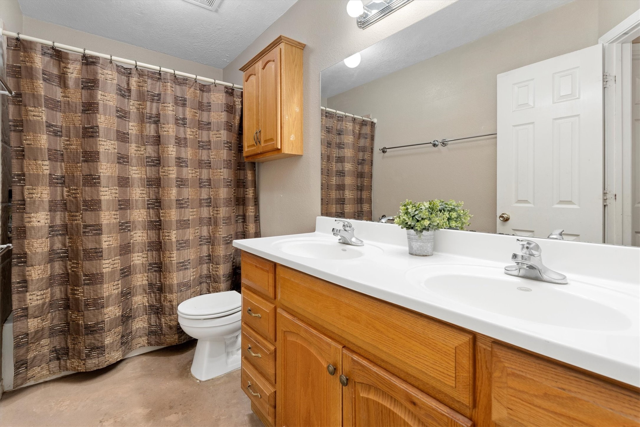 10205 Fostoria Road Cleveland, TX 77328 - Photo 22 of 44 a bathroom with a sink toilet and shower