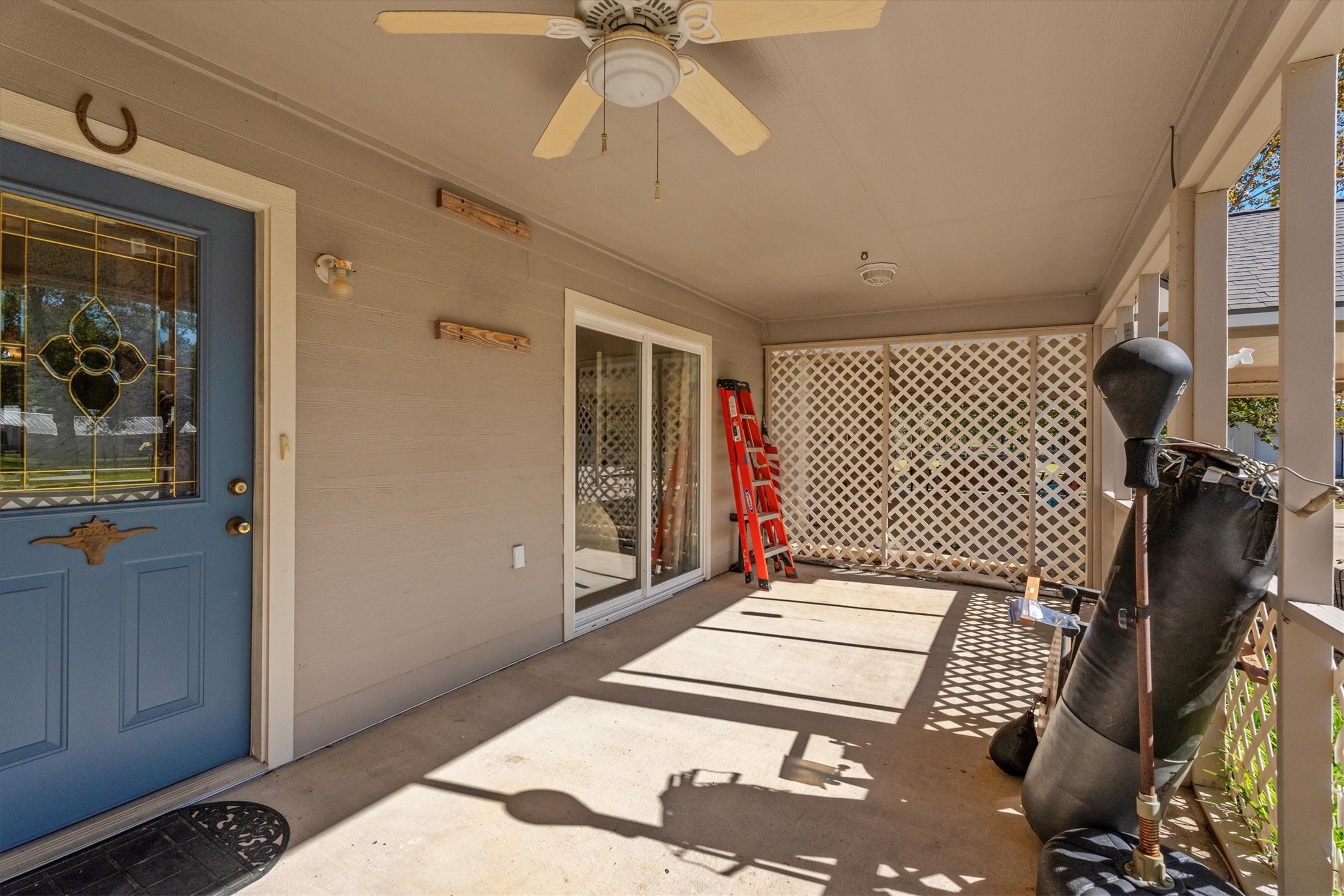 10205 Fostoria Road Cleveland, TX 77328 - Photo 27 of 44 a view of an entryway with a chandelier