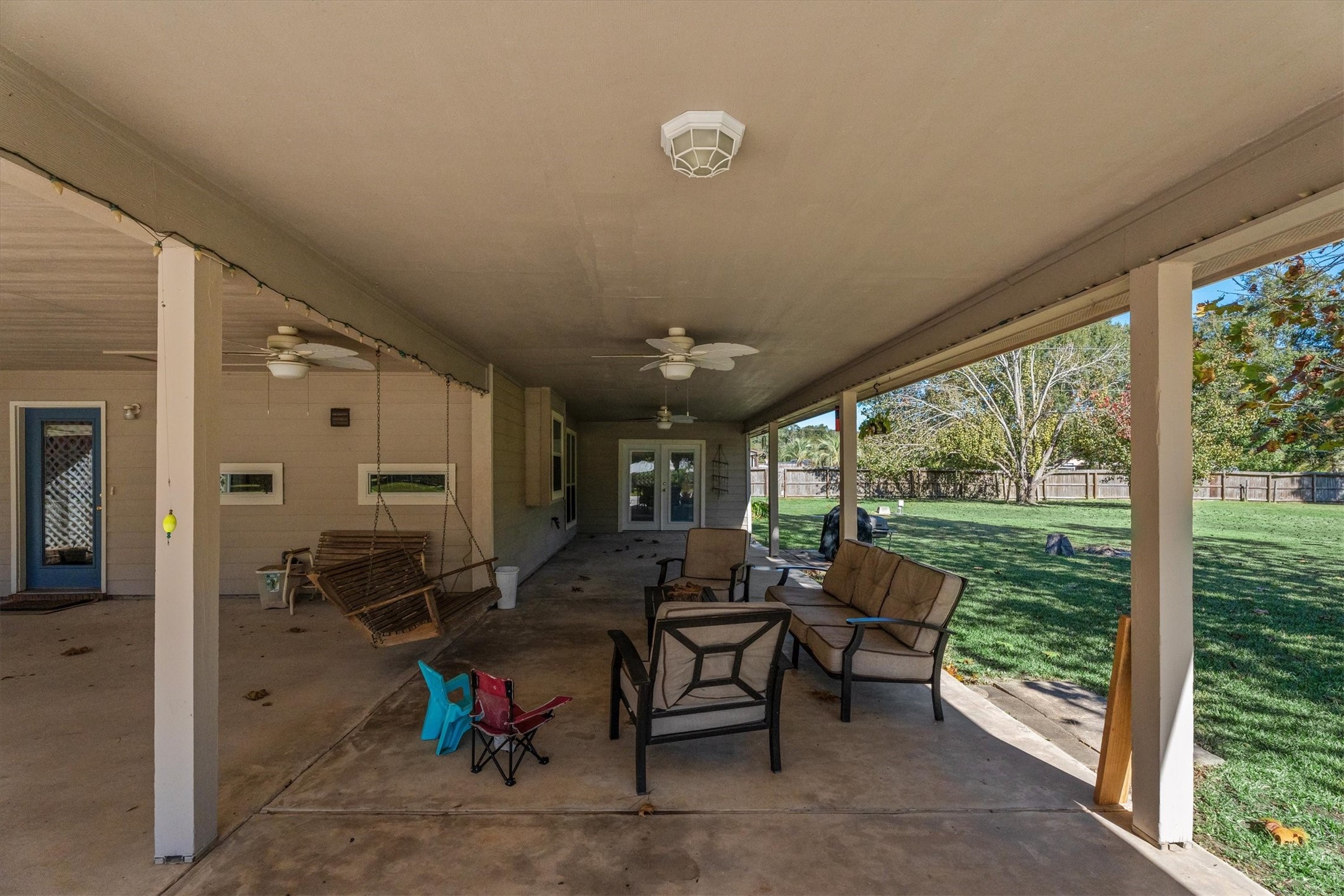 10205 Fostoria Road Cleveland, TX 77328 - Photo 36 of 44 a living room with furniture and a large window