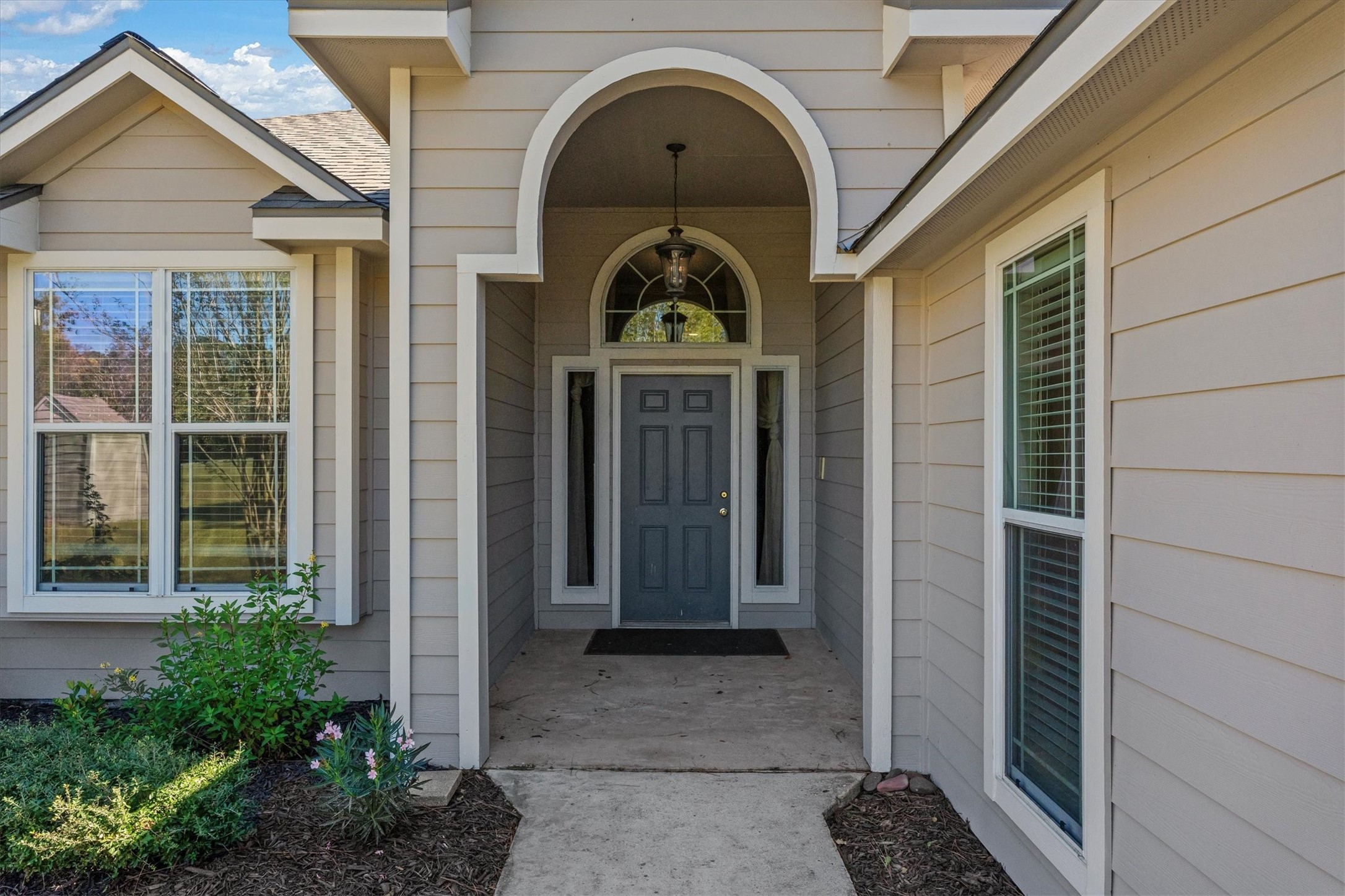 10205 Fostoria Road Cleveland, TX 77328 - Photo 5 of 44 a view of a door of the house