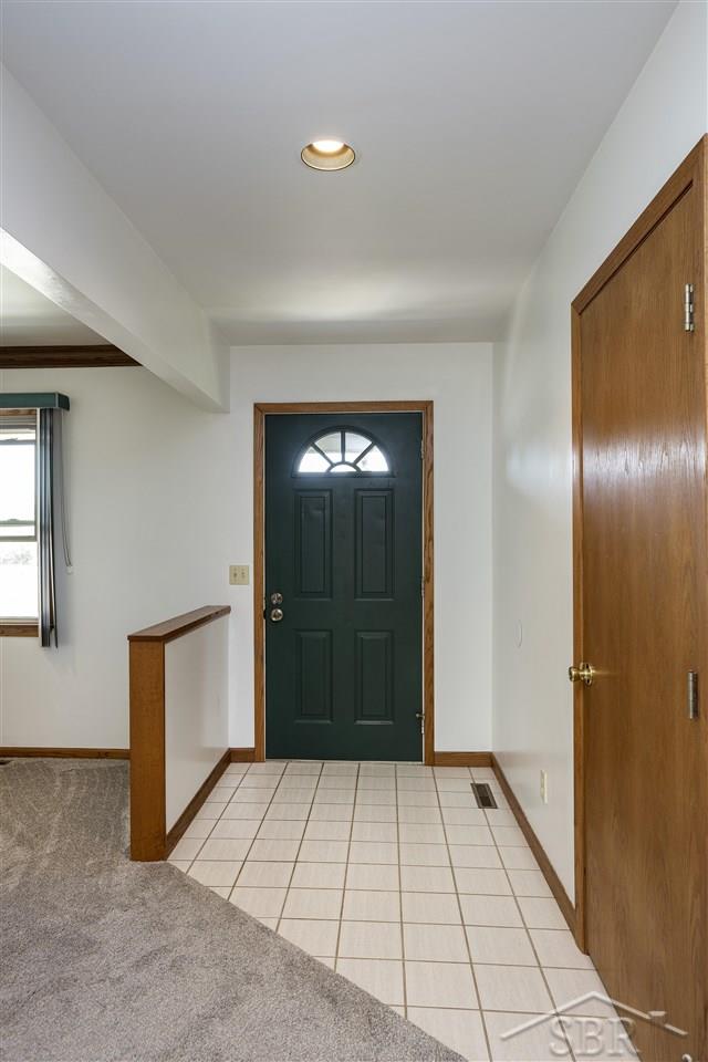 9898 North River Road Freeland, MI 48623 - Photo 5 of 48