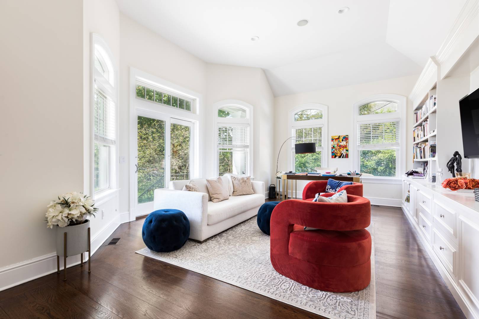 19 Kellis Way Bridgehampton, NY 11932 - Photo 7 of 26 a living room with furniture wooden floor and a large window