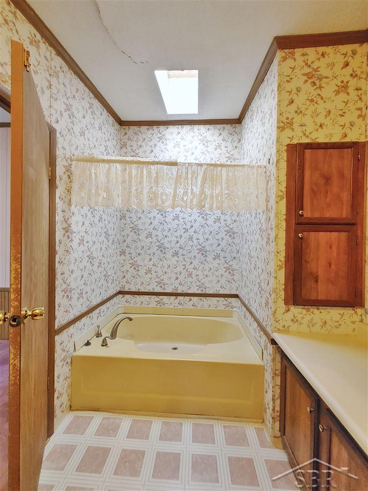 1712 South River Road Saginaw, MI 48609 - Photo 21 of 31 50054442-20.JPG