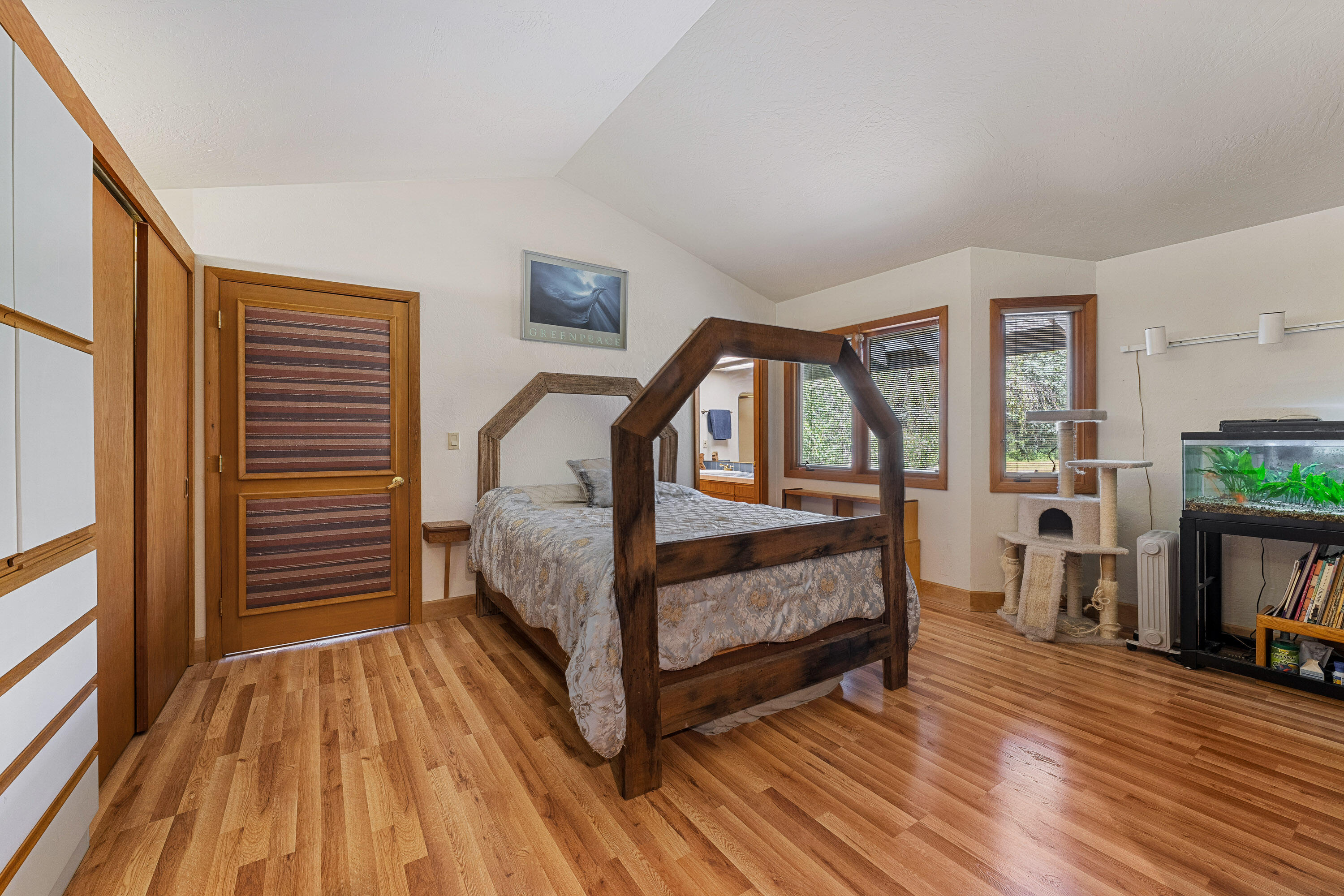 1247 Panther Gulch Road Williams, OR 97544 - Photo 17 of 57 2nd Primary Bedroom