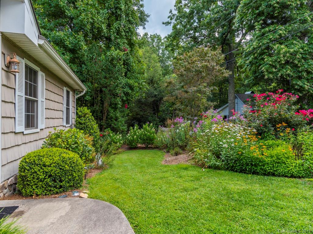 135 Ridge Road Waynesville, NC 28786 - Photo 3 of 19 Gallery Image 3