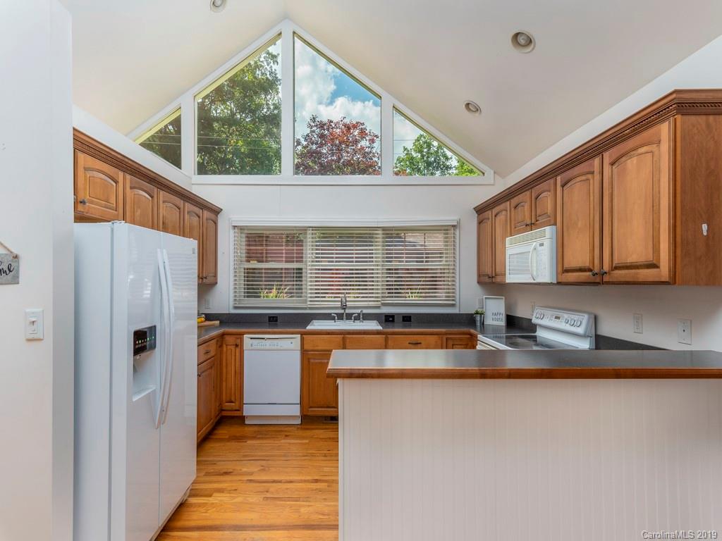 135 Ridge Road Waynesville, NC 28786 - Photo 8 of 19 Gallery Image 8