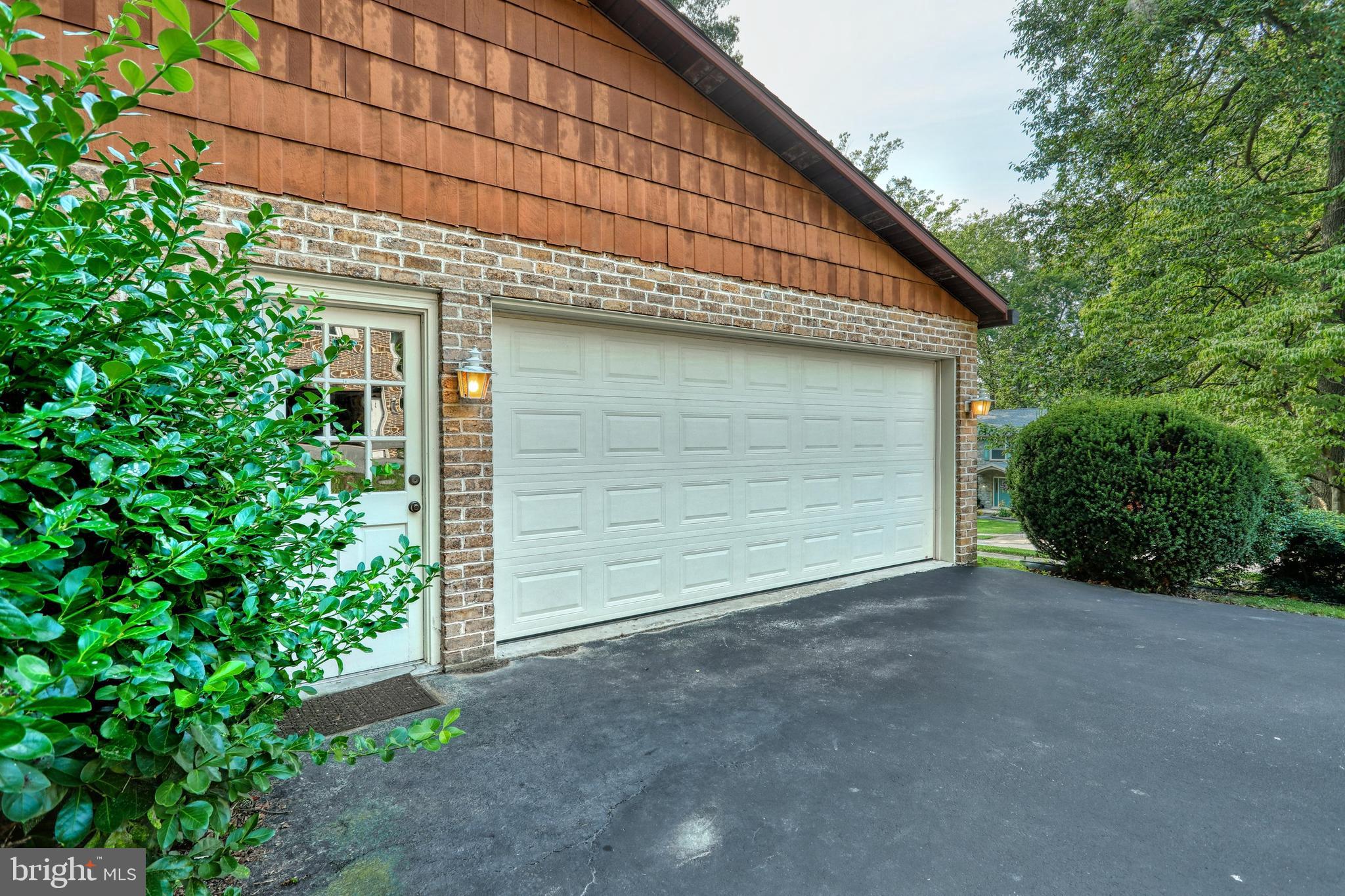 3420 Harrowgate Road York, PA 17402 - Photo 7 of 41 2 car garage insulated door and automatic opener